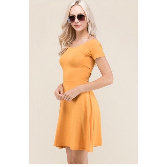 🎉LAST ONE🎉Cross back off shoulder dress - Picture 3 of 5